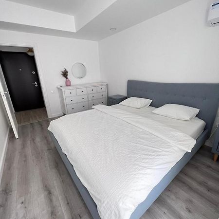 Cosmopolis Bliss: Your Home Away From Home Stefanestii de Jos Eksteriør billede