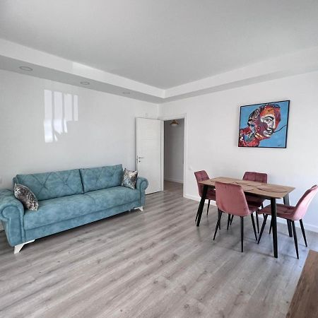 Cosmopolis Bliss: Your Home Away From Home Stefanestii de Jos Eksteriør billede