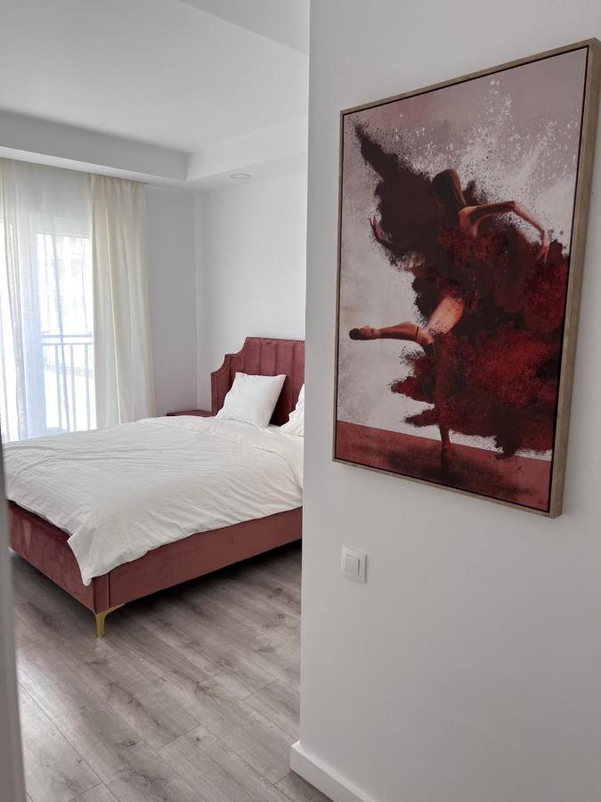 Cosmopolis Bliss: Your Home Away From Home Stefanestii de Jos Eksteriør billede
