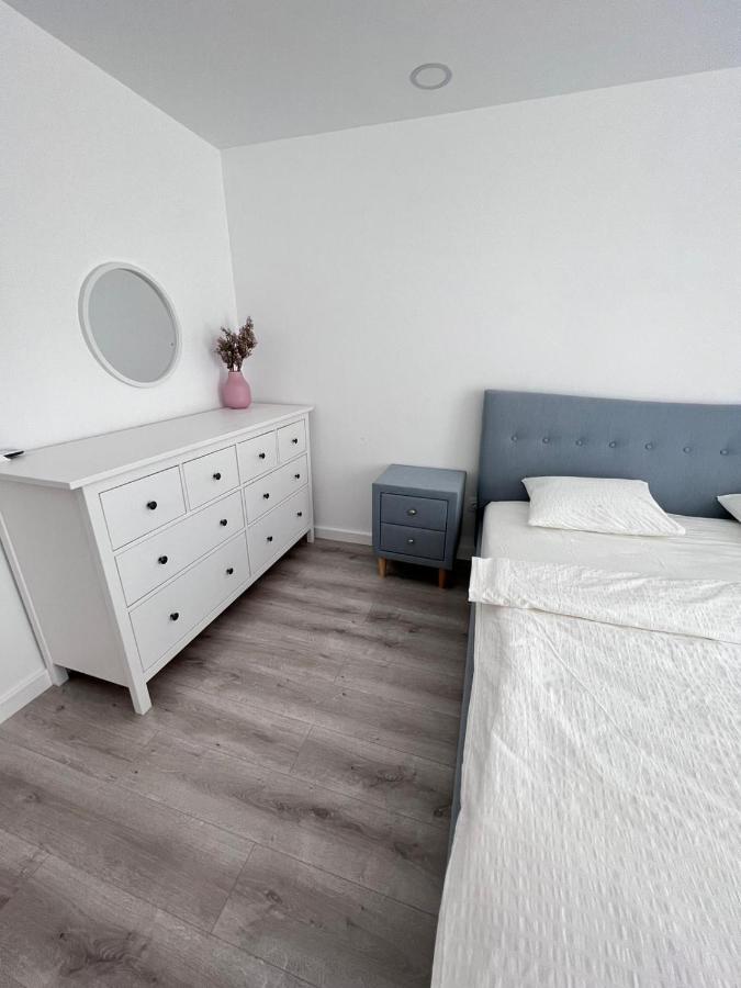 Cosmopolis Bliss: Your Home Away From Home Stefanestii de Jos Eksteriør billede