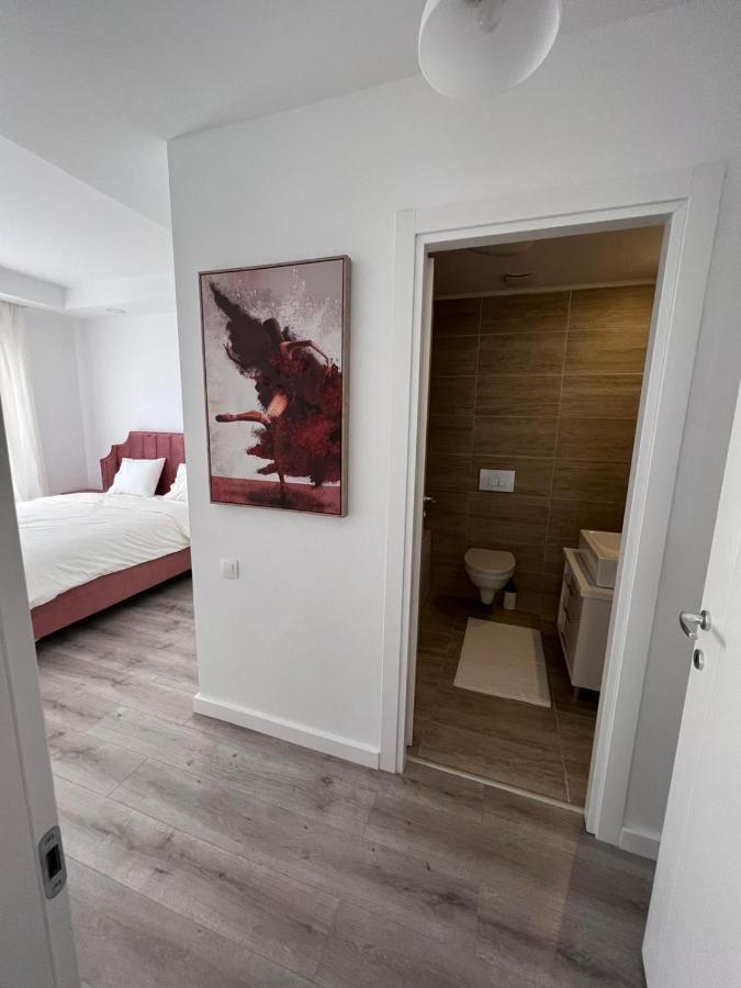 Cosmopolis Bliss: Your Home Away From Home Stefanestii de Jos Eksteriør billede
