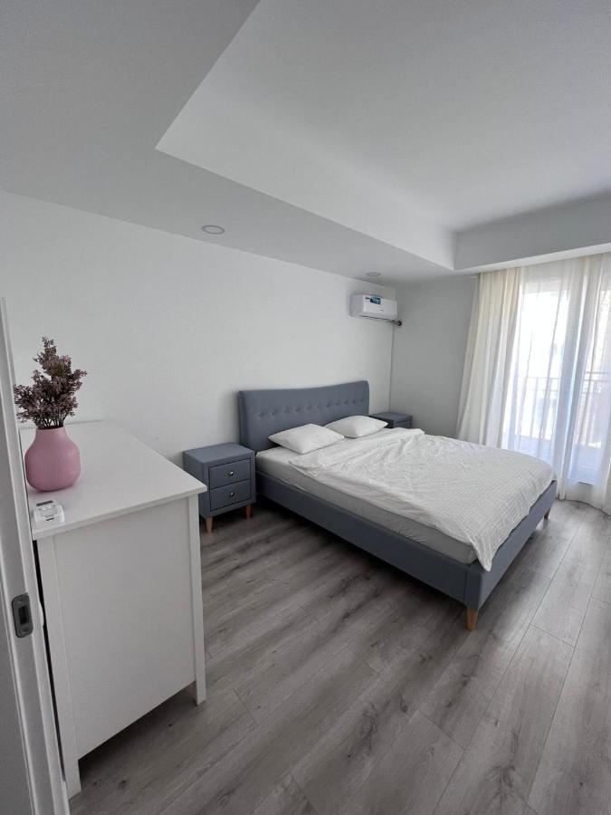 Cosmopolis Bliss: Your Home Away From Home Stefanestii de Jos Eksteriør billede